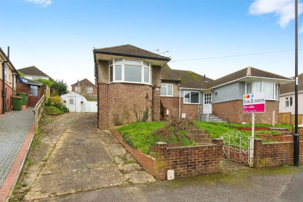 2 bedroom semi-detached bungalow for sale in Chessel Crescent, Southampton, SO19