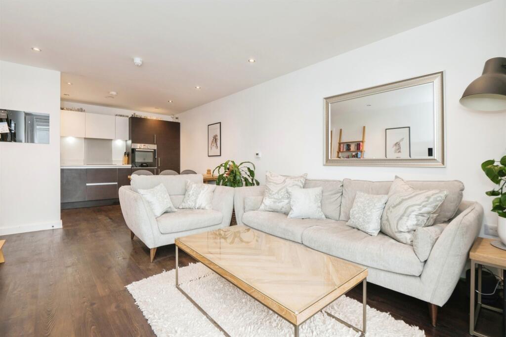 2 bedroom flat for sale in Denyer Walk, Southampton, SO19