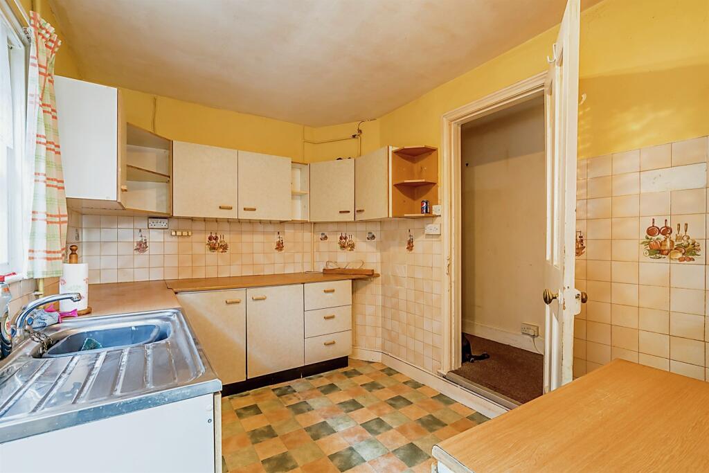 4 bedroom terraced house for sale in Highfield Road, Bognor Regis, PO22