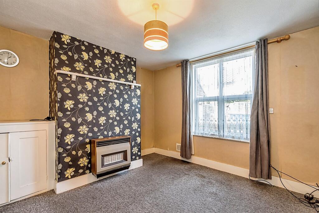 4 bedroom terraced house for sale in Highfield Road, Bognor Regis, PO22