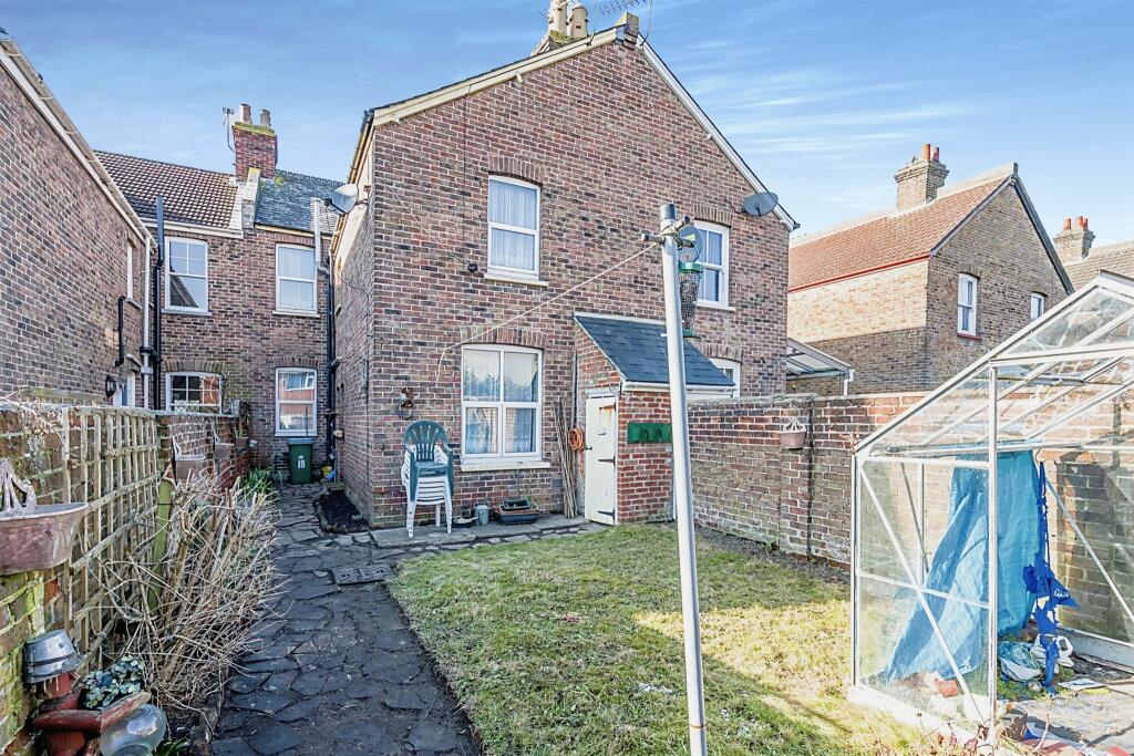 4 bedroom terraced house for sale in Highfield Road, Bognor Regis, PO22