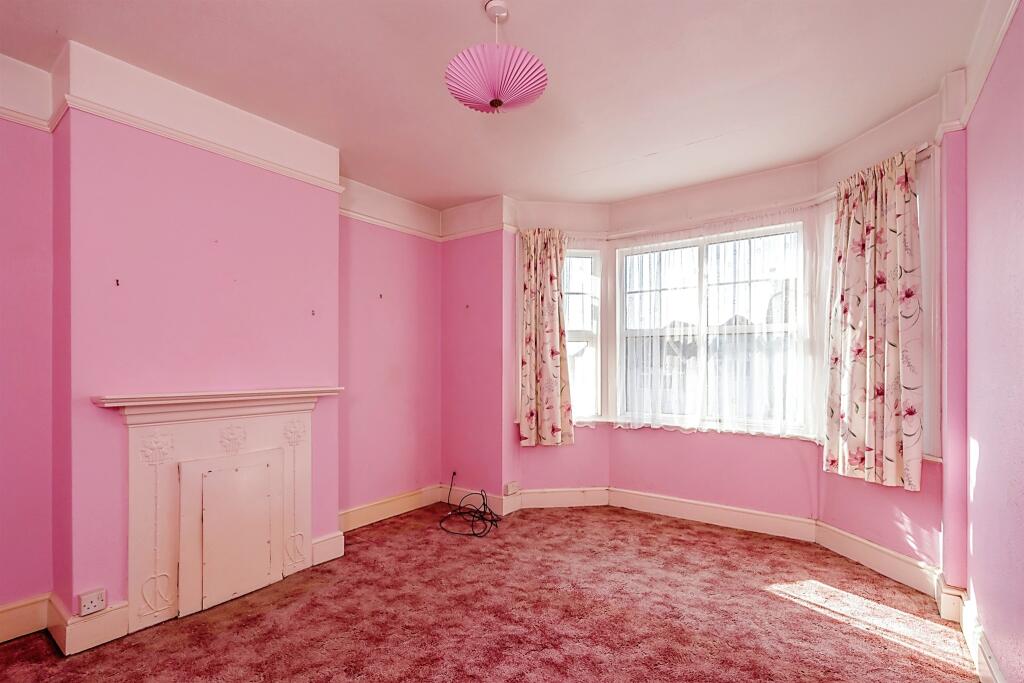 4 bedroom terraced house for sale in Highfield Road, Bognor Regis, PO22