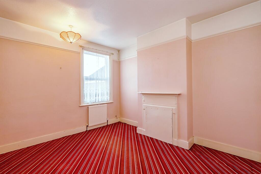 4 bedroom terraced house for sale in Highfield Road, Bognor Regis, PO22