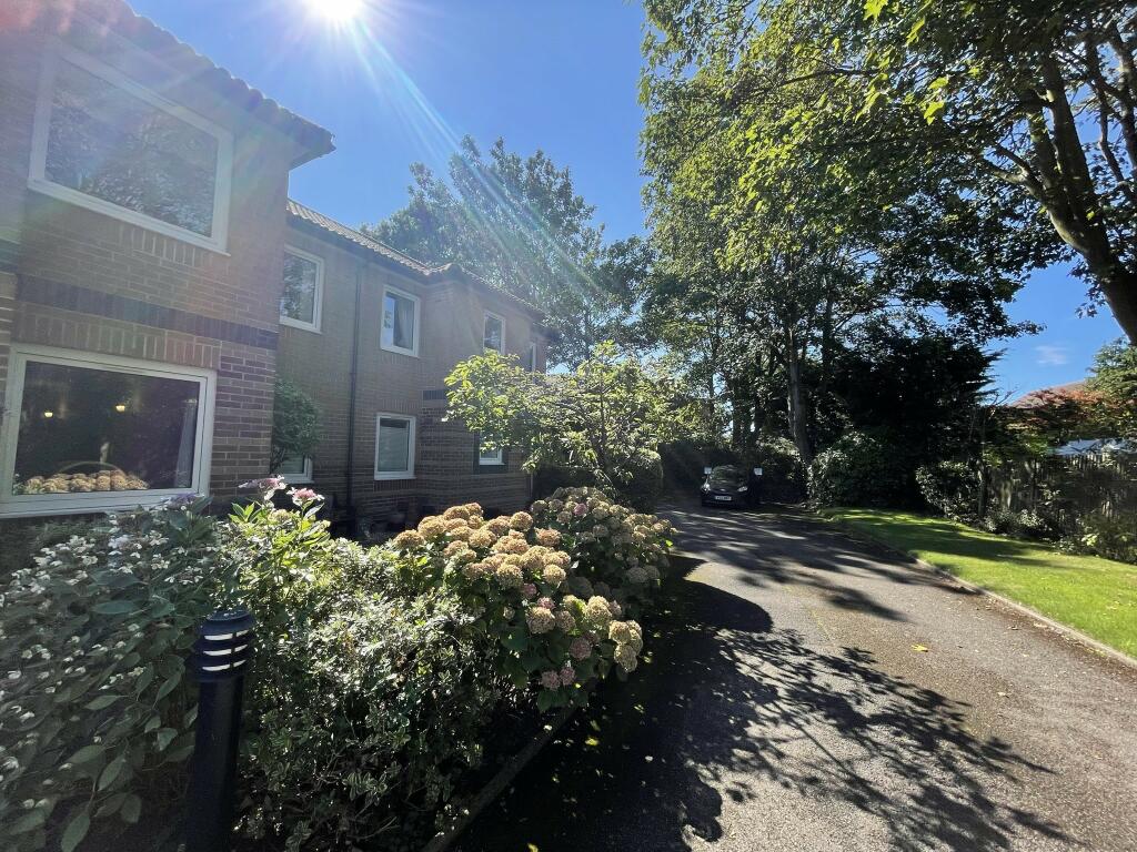 2 bedroom retirement property for sale in Victoria Drive, Bognor Regis