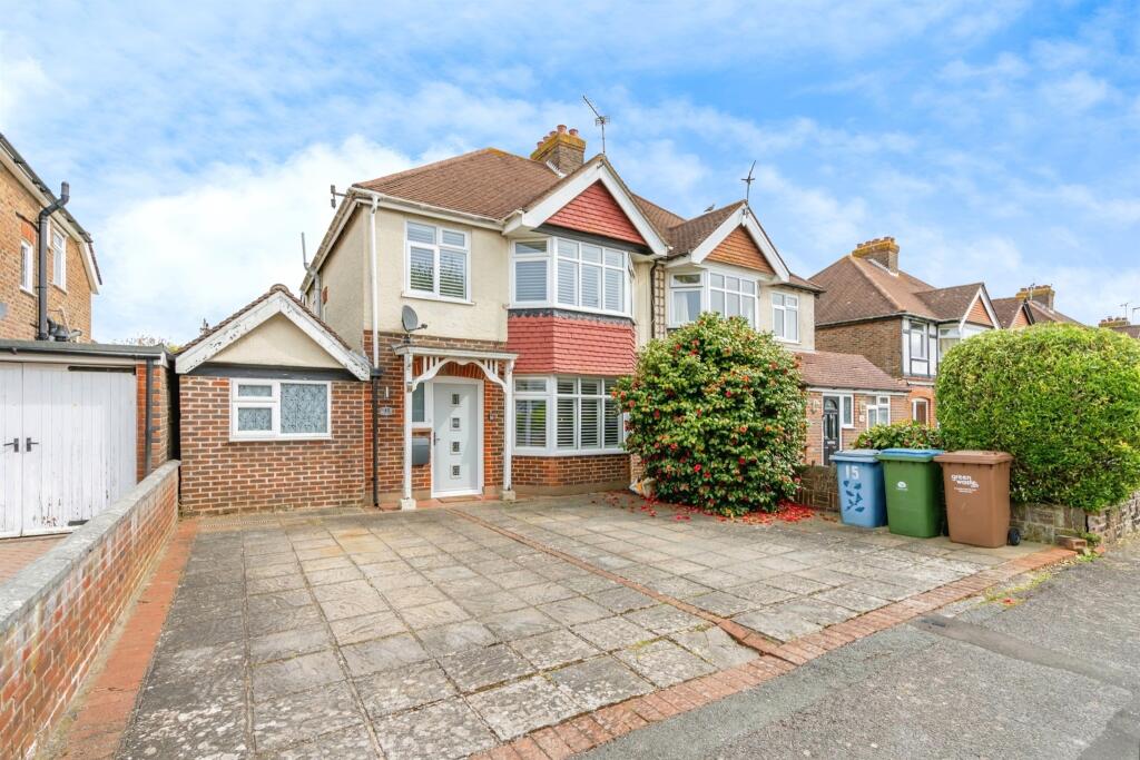 3 bedroom semidetached house for sale in Norbren Avenue, Bognor Regis