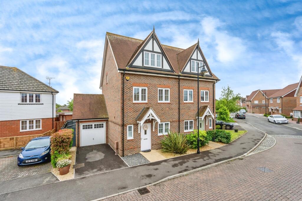 3 bedroom town house for sale in Mackintosh Drive, Bognor Regis, PO21