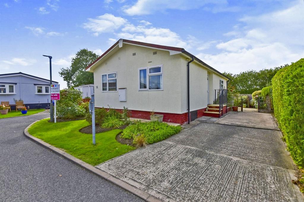 2 bedroom park home for sale in Allington Gardens, Allington, Grantham