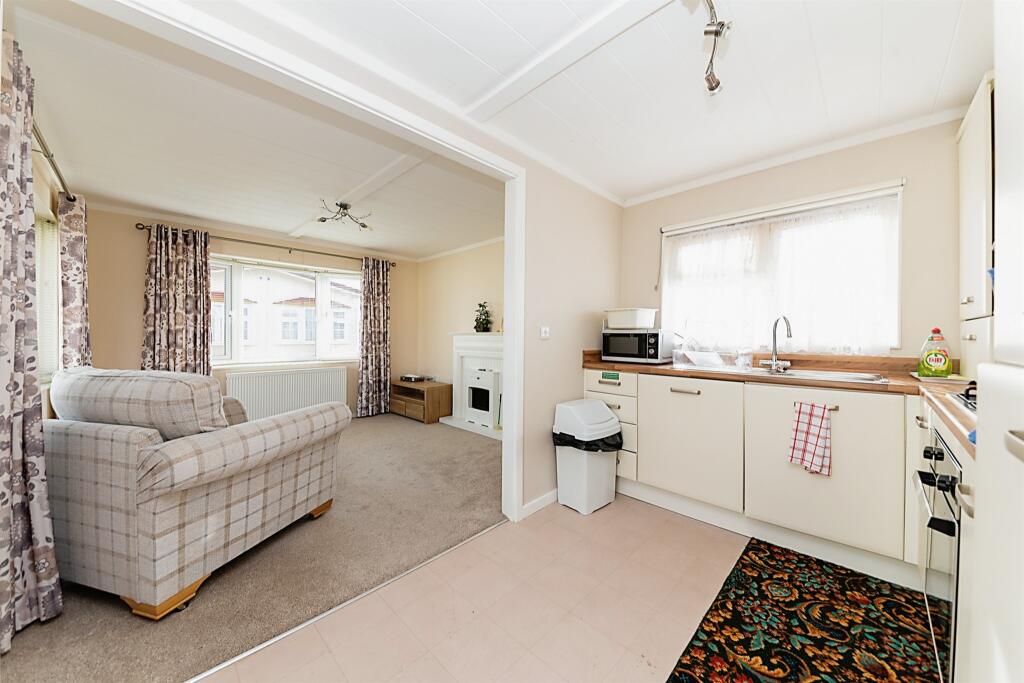 2 bedroom park home for sale in Cheveley Park, Grantham, NG31