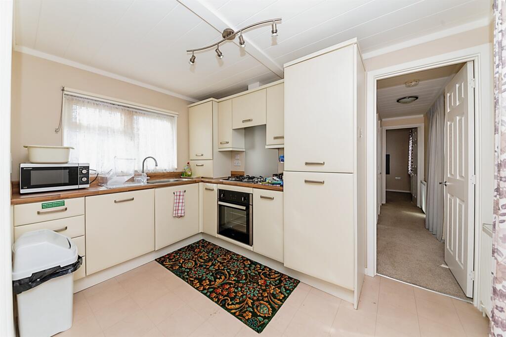 2 bedroom park home for sale in Cheveley Park, Grantham, NG31