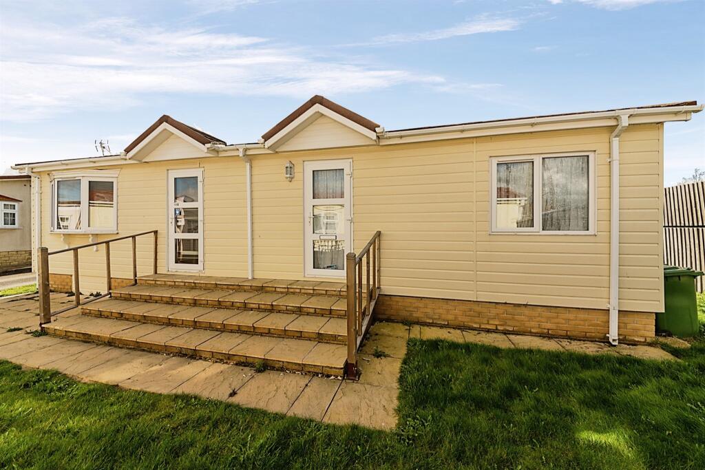 2 bedroom park home for sale in Cheveley Park, Grantham, NG31