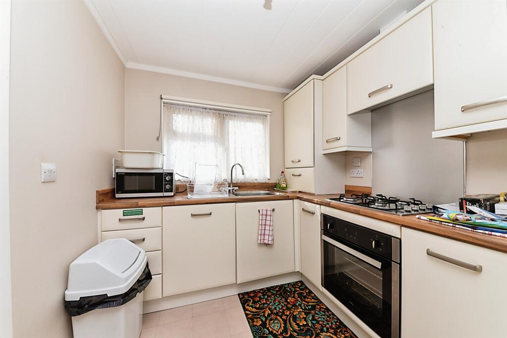 2 bedroom park home for sale in Cheveley Park, Grantham, NG31