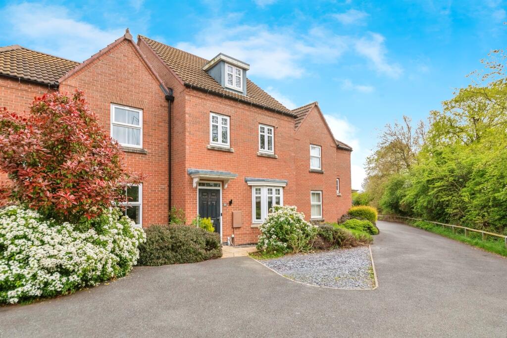 3 bedroom semidetached house for sale in Tamworth Close, Grantham, NG31