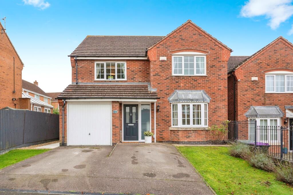 4 bedroom detached house for sale in St. Pierre Avenue, Grantham, NG31