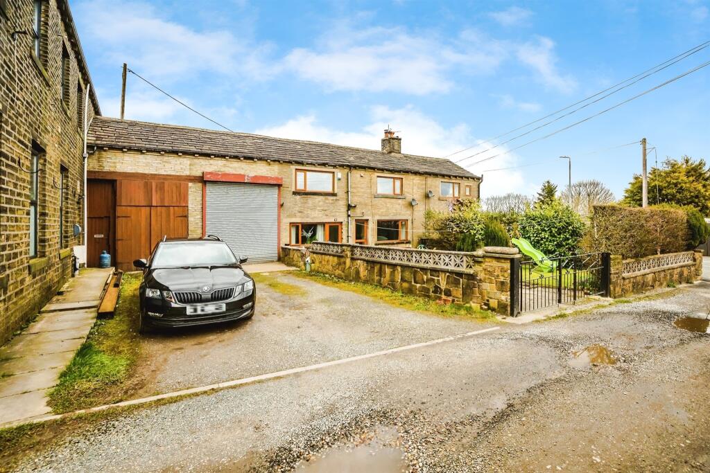 4 bedroom semidetached house for sale in Green Royd, Mount Tabor