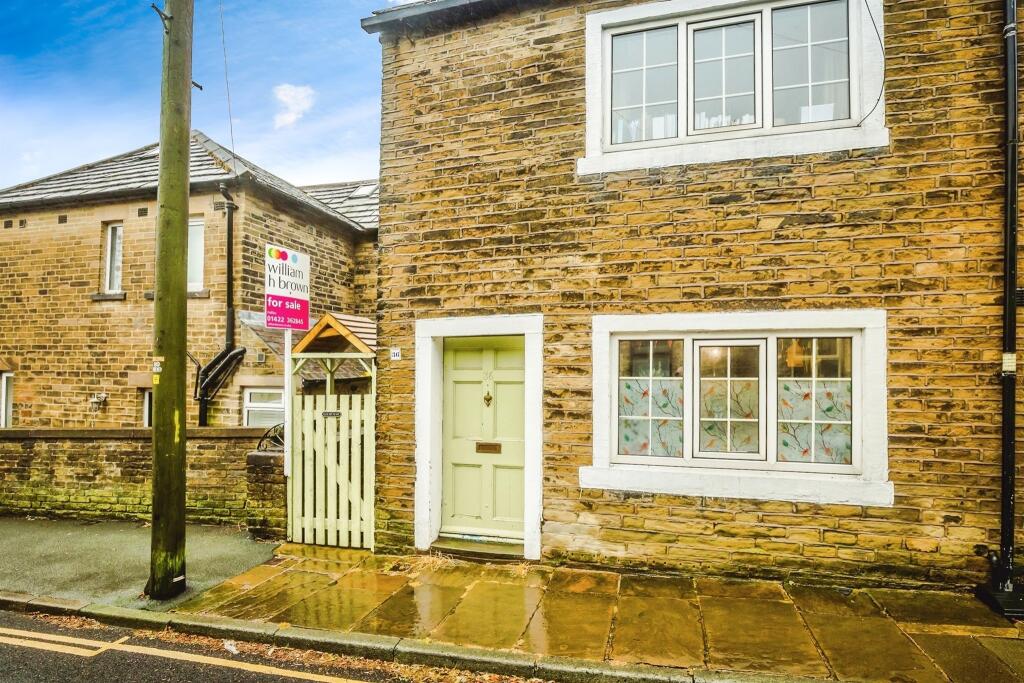 3 bedroom end of terrace house for sale in Lydgate, Northowram, Halifax