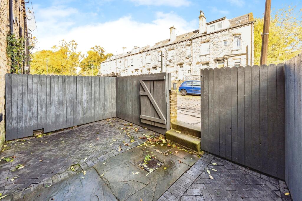 3 bedroom end of terrace house for sale in Laura Street, Halifax, HX3