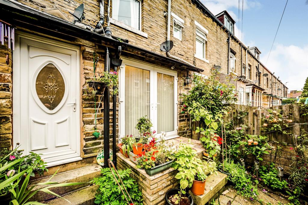 4 bedroom terraced house for sale in Mayfield Terrace South, HALIFAX, HX1