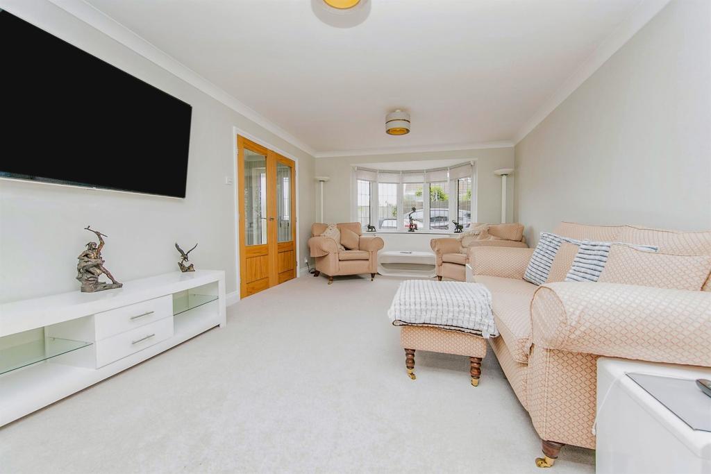 4 bedroom detached house for sale in Summerfields, Sible Hedingham
