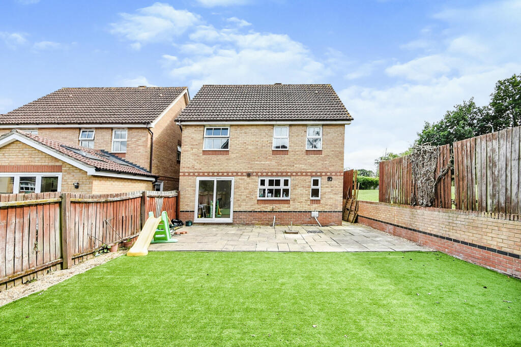 4 bedroom detached house for sale in Highfields, Halstead, CO9