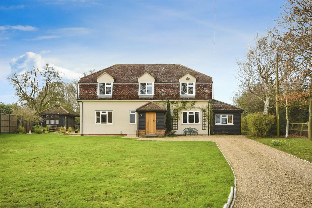 4 bedroom detached house for sale in Countess Cross, Colne Engaine