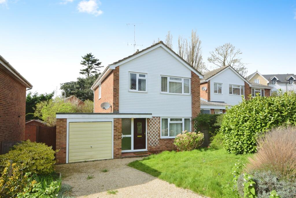 3 bedroom detached house for sale in Nether Court, Halstead, CO9