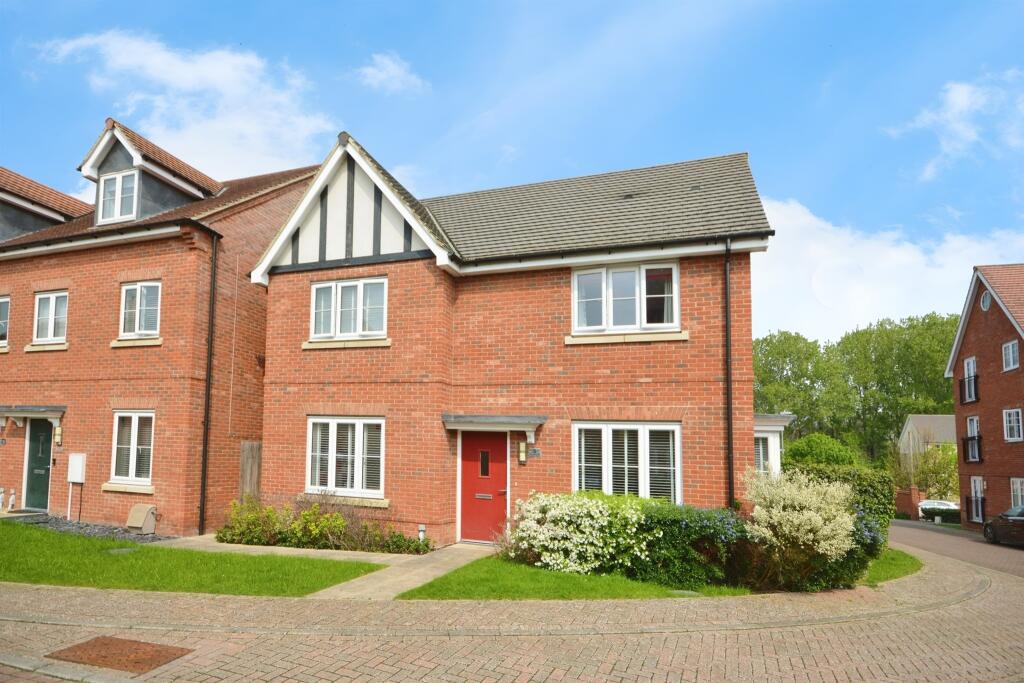 4 bedroom detached house for sale in Hogarth Court, Sible Hedingham