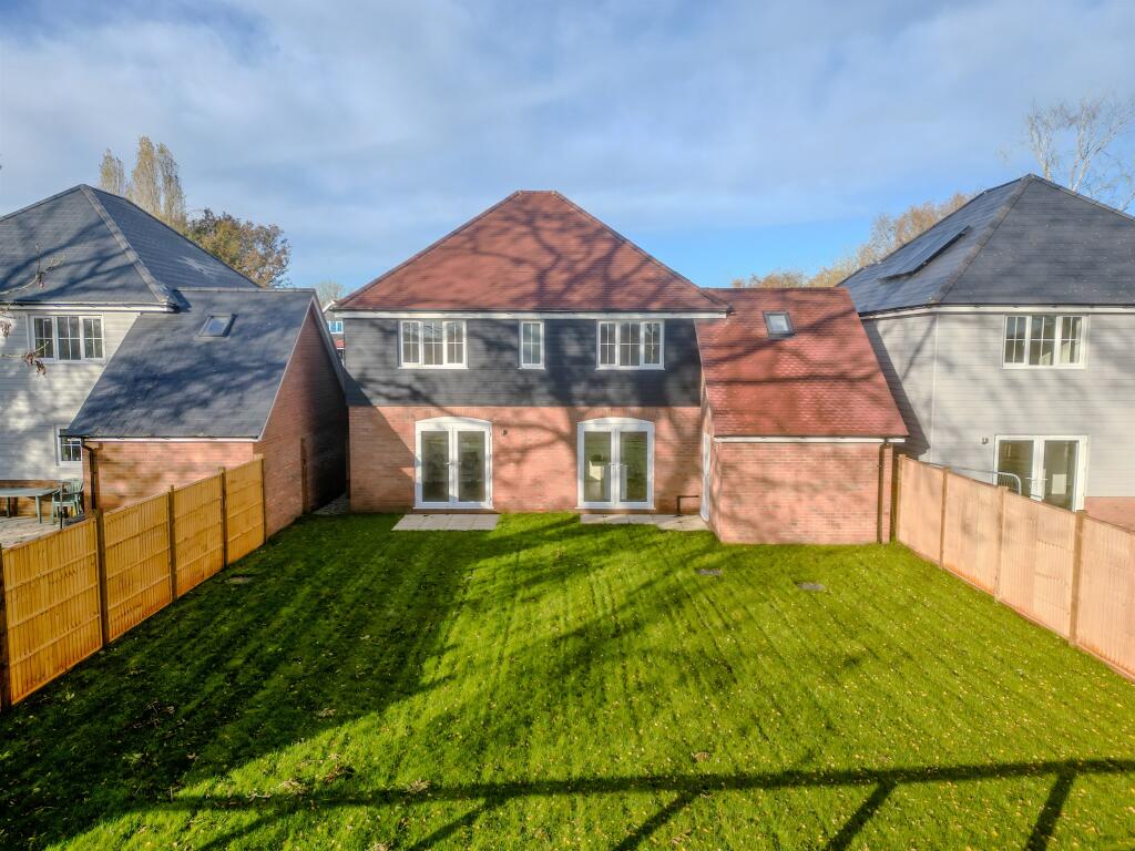 Additional property image - Elizabeth Place, Gosfield, Halstead