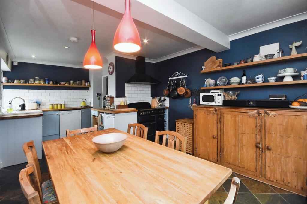 Additional property image - Cross End, Pebmarsh, Halstead