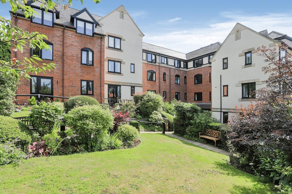 1 bedroom retirement property for sale in Vale Court, Knaresborough, HG5