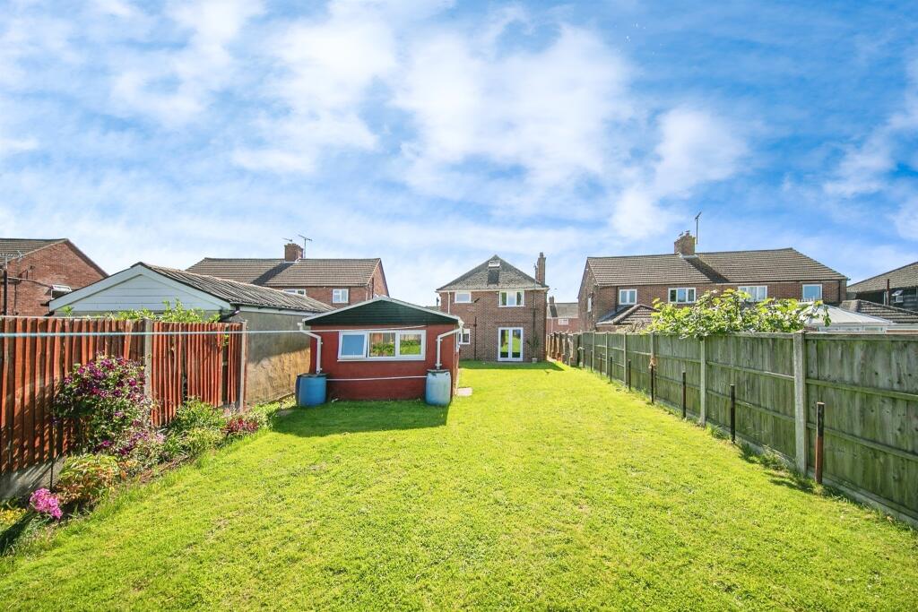 3 bedroom detached house for sale in Cedar Crescent, Lawford