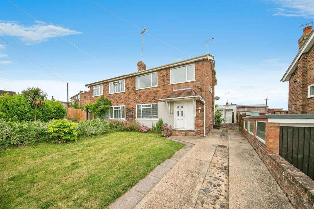 3 bedroom semidetached house for sale in Deepdale Road, Harwich, CO12