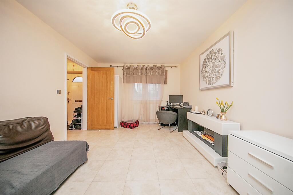 Additional property image - Rose Gardens, Harwich