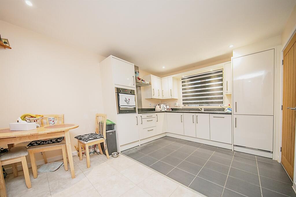 Additional property image - Rose Gardens, Harwich