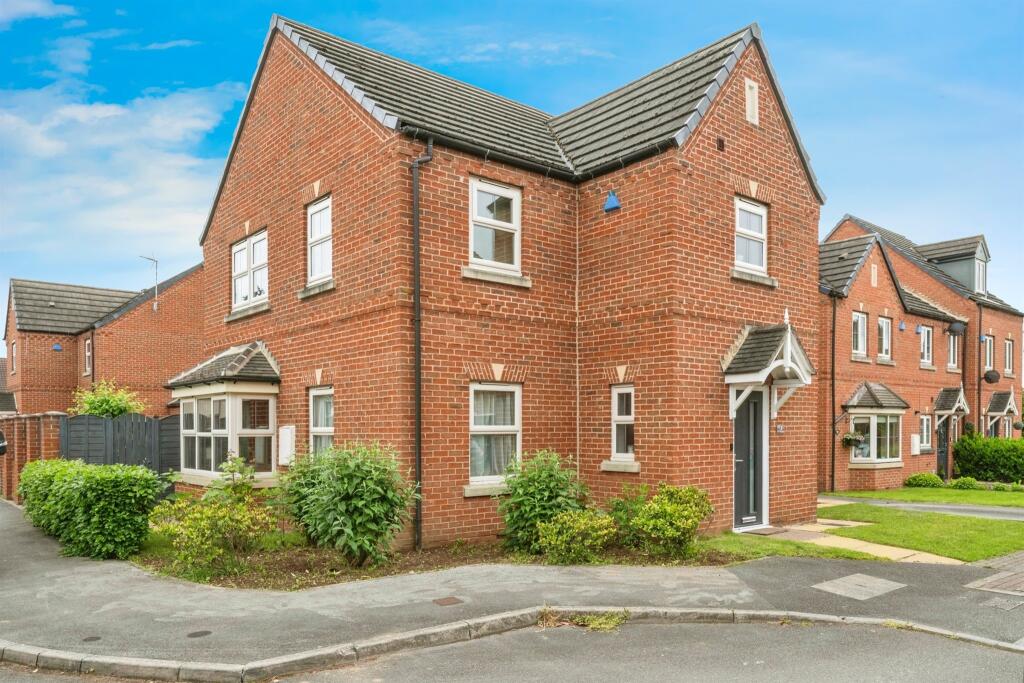 4 bedroom detached house for sale in St. Edwin Reach, Dunscroft, Doncaster, DN7