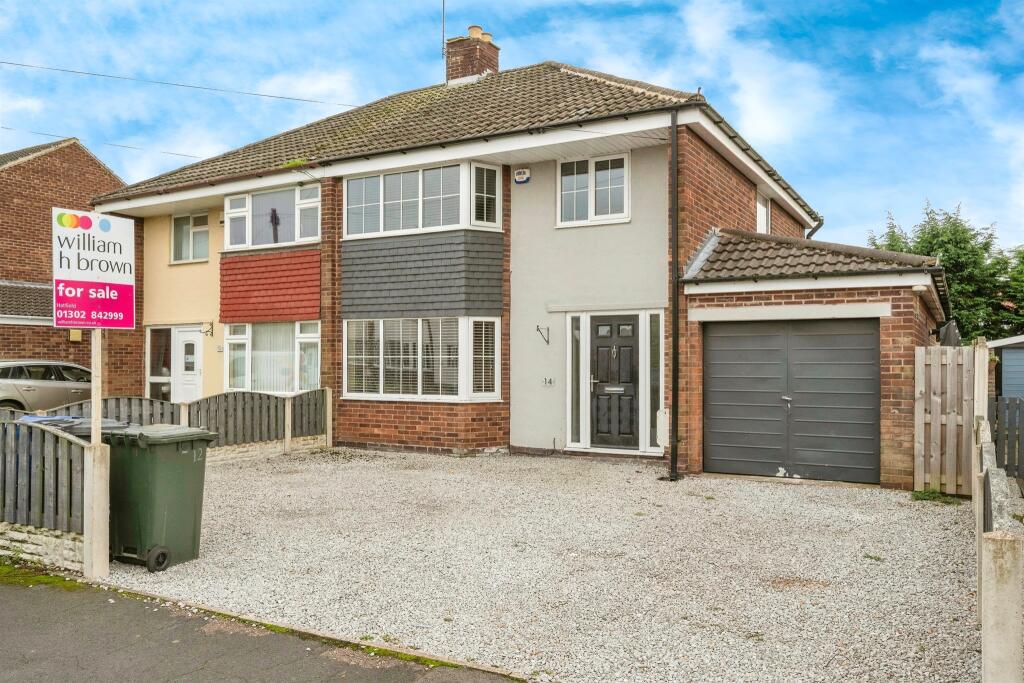 3 bedroom semidetached house for sale in Cookridge Drive, Hatfield