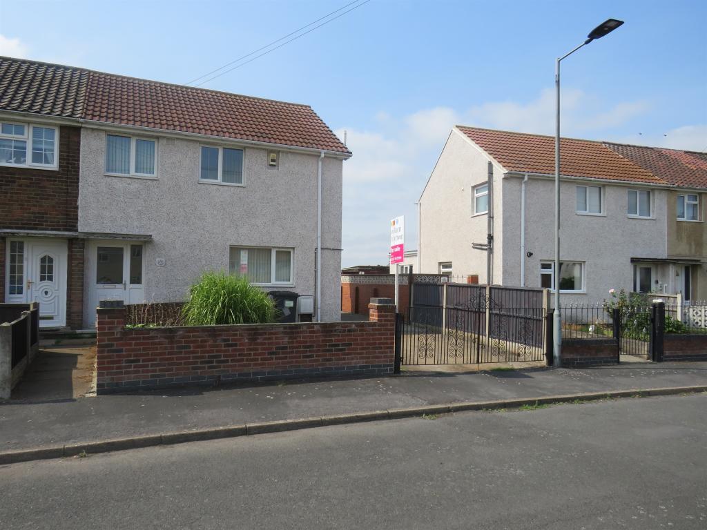 3 bedroom semidetached house for sale in The Oval, Dunscroft