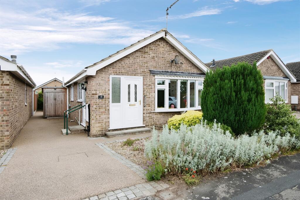 2 bedroom detached bungalow for sale in Uppercroft, Haxby, York, YO32
