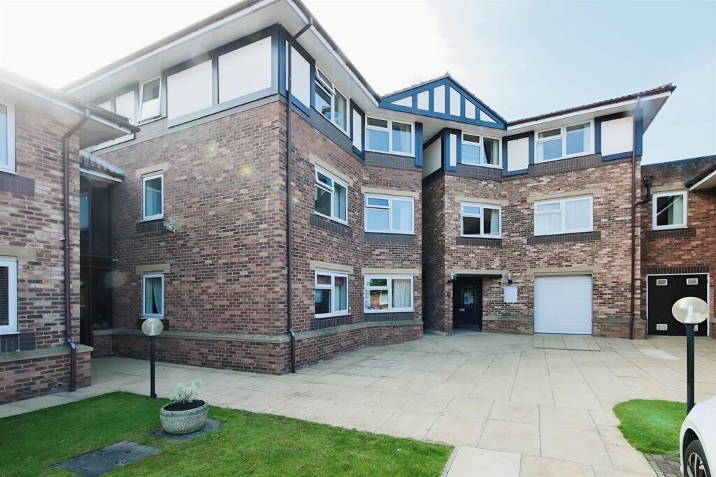 2 bedroom ground floor flat for sale in Wyre Mews, York, York, YO32