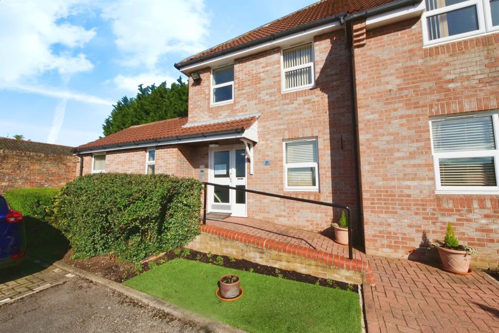 1 bedroom bungalow for sale in The Village, Haxby, York, YO32