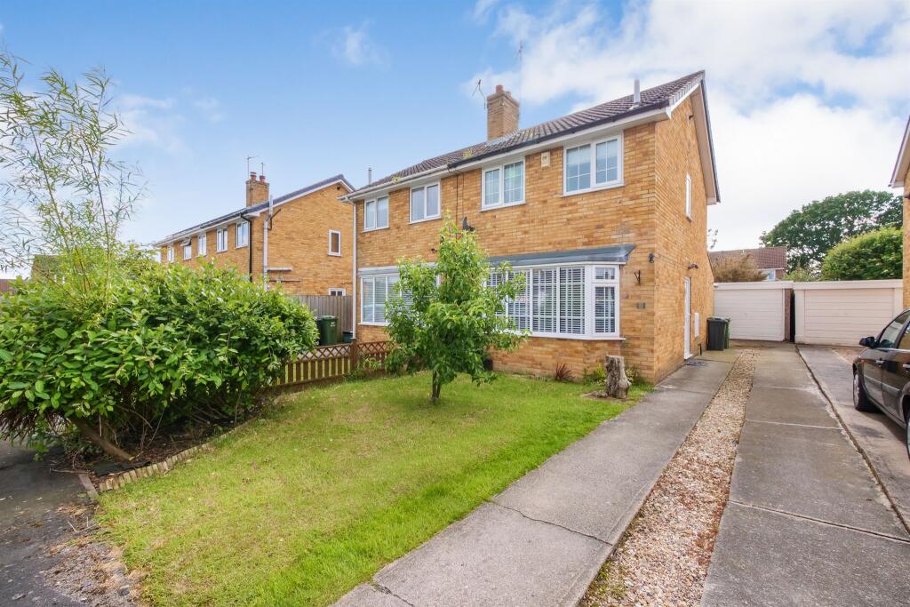 2 bedroom semidetached house for sale in Minster View, Wigginton, York, YO32