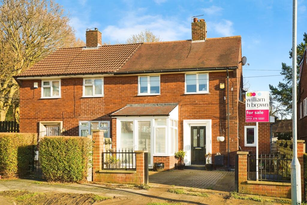 3 bedroom semidetached house for sale in Queenswood Drive, Leeds, LS6