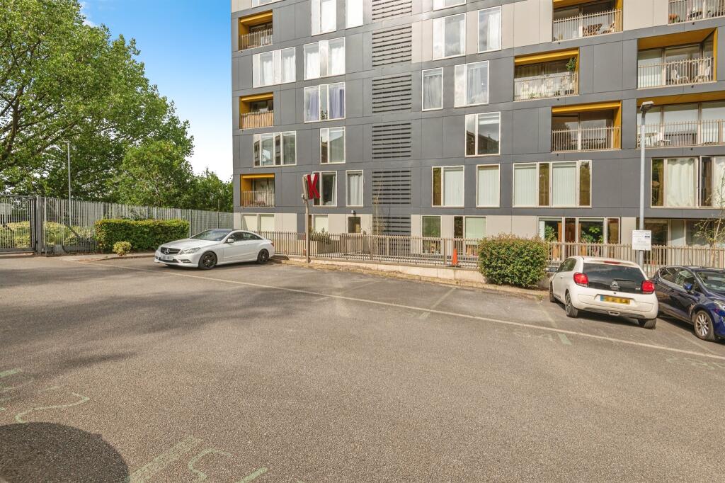 Main image of property: The Avenue, LEEDS