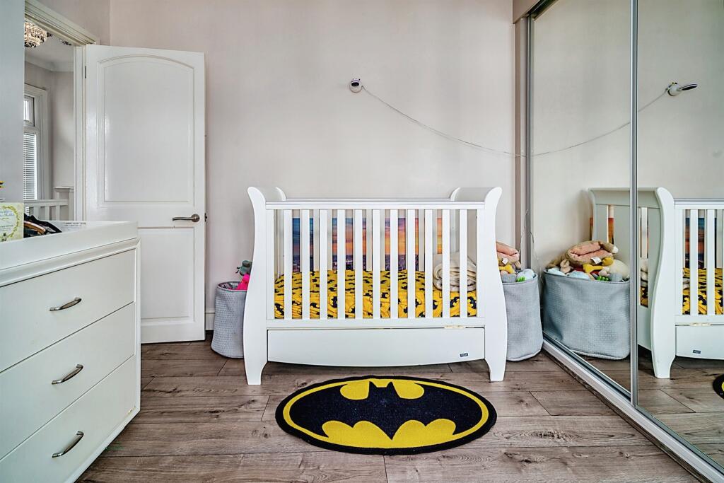 3 bedroom end of terrace house for sale in River Avenue, Hoddesdon, EN11