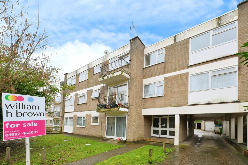 2 bedroom apartment for sale in Brocket Road, Hoddesdon, EN11