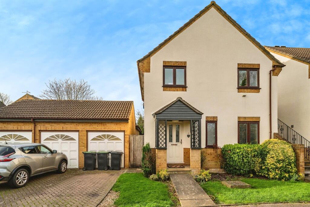 2 bedroom apartment for sale in Slade End, Theydon Bois, Epping, CM16