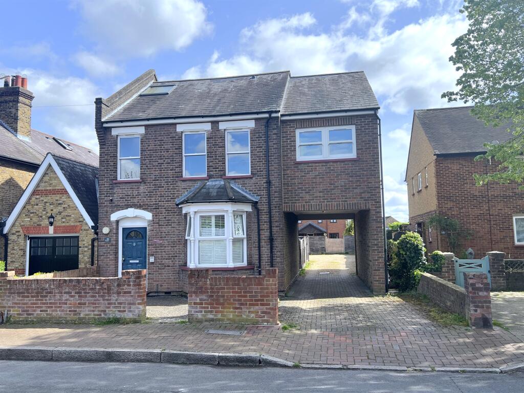 2 bedroom apartment for sale in Walton Road, Hoddesdon, EN11