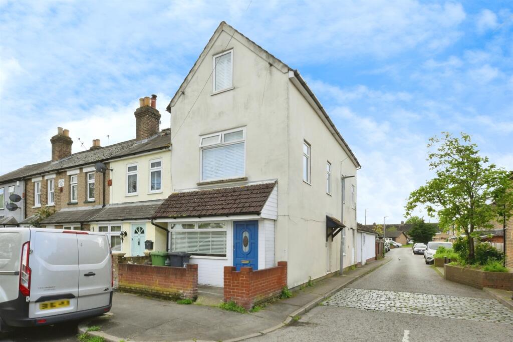 1 bedroom for sale in Old Highway, Hoddesdon, EN11