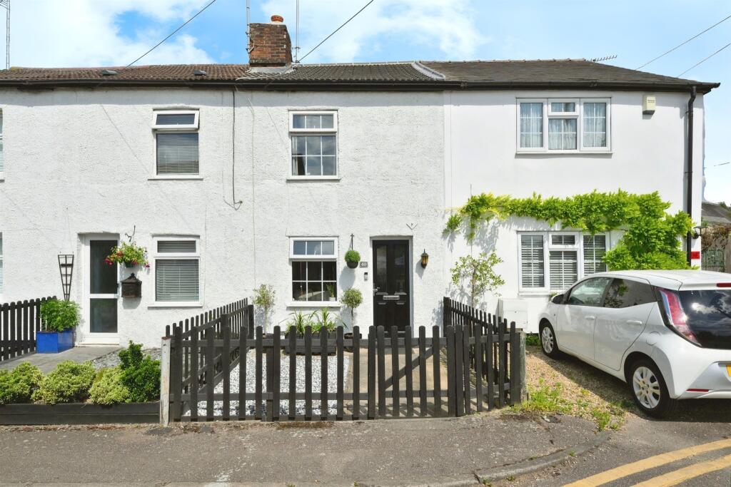2 bedroom cottage for sale in South Street, Stanstead Abbotts, Ware, SG12