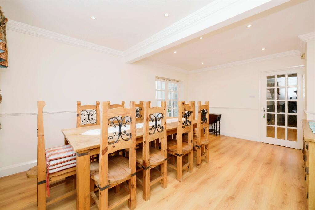 Additional property image - Hamlet Hill, Roydon, Harlow