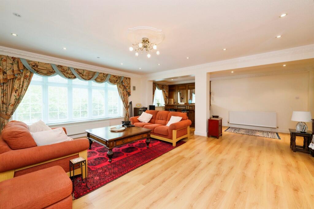 Additional property image - Hamlet Hill, Roydon, Harlow